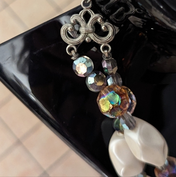Vintage double strand pearl and iridescent glass necklace - Picture 2 of 5